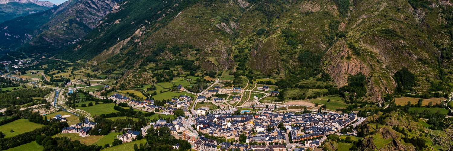 Nature and charm in the Benasque Valley