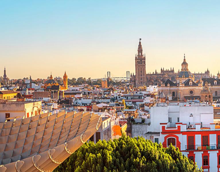 City‑Trip Sevilla: Komfortable Suite mitten im Geschehen
