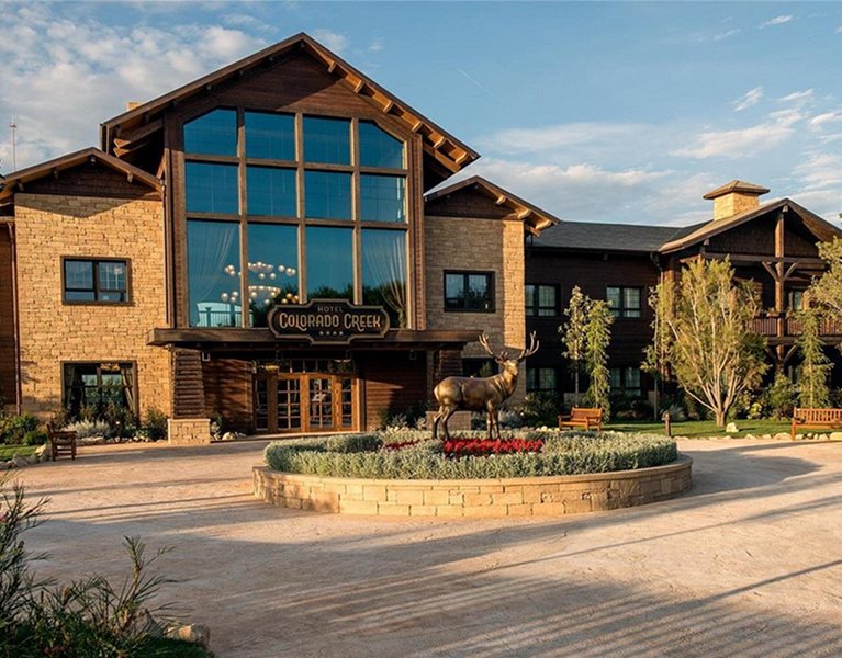 PortAventura World®: carnival parties and luxury at the Colorado Creek Hotel 4*.