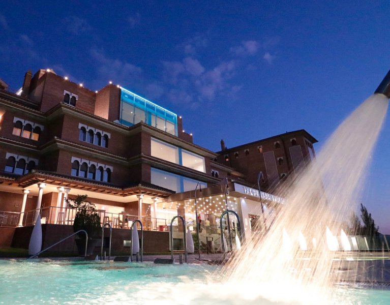 Relaxe com estilo perto de Granada: spa, jardins e cultura