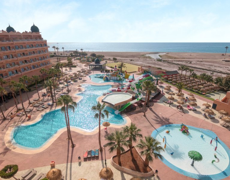 Perfekt für 2026! Hotel mit Wasserrutschen an Spaniens sonniger Küste