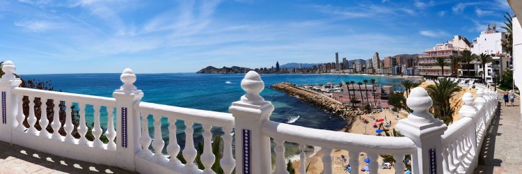 Vacances familiales à Benidorm : Pension complète, premier enfant offert