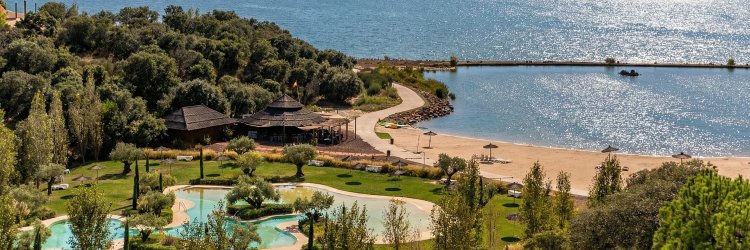 Luxury getaway on a private island in Valdecañas reservoir