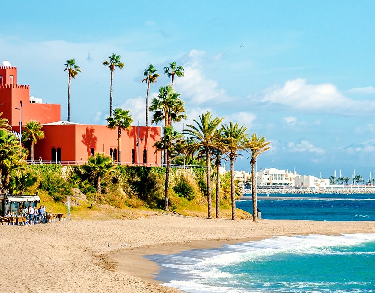 Relaxez-vous à Benalmádena réservée aux adultes : soleil, confort et bonheur côtier