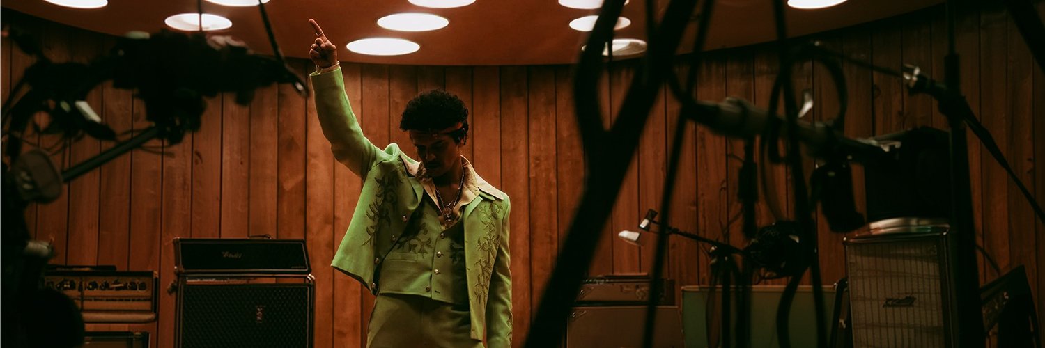 Rosalía live in Madrid or Barcelona with hotel stay