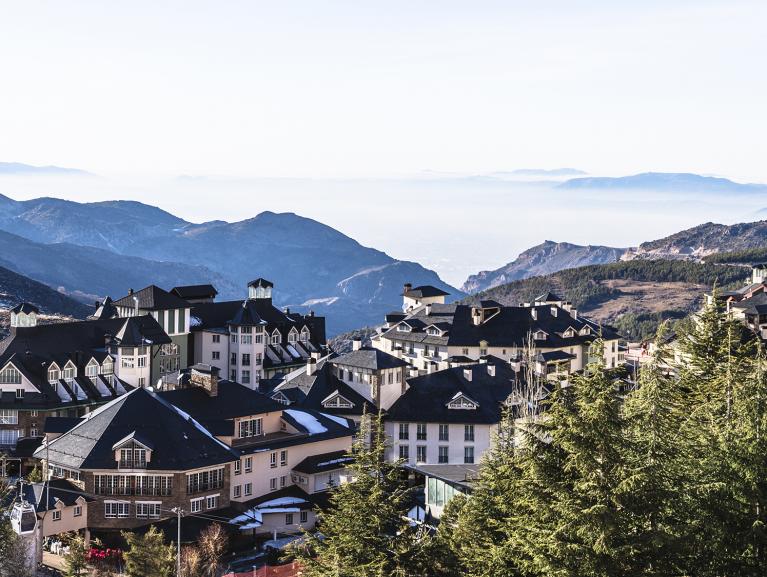 Schnee, Geschmack und Entspannung: Ihr perfekter Plan in der Sierra Nevada mit Halbpension