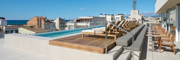 Sun, sea & style: unwind in a cosy 4-star hotel in Cambrils