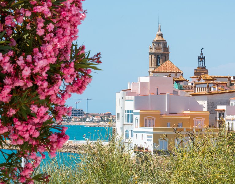 Céu azul e brisa do mar: a sua escapadela chique em Sitges, perto de Barcelona