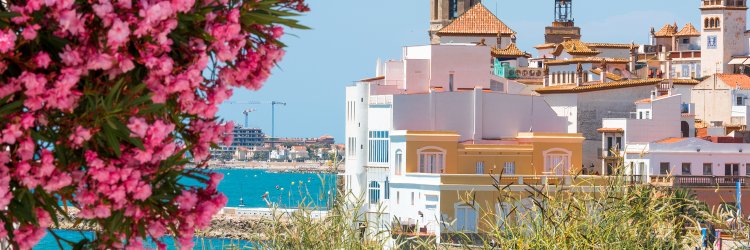 Blue skies & sea breeze: your Chic Sitges getaway near Barcelona