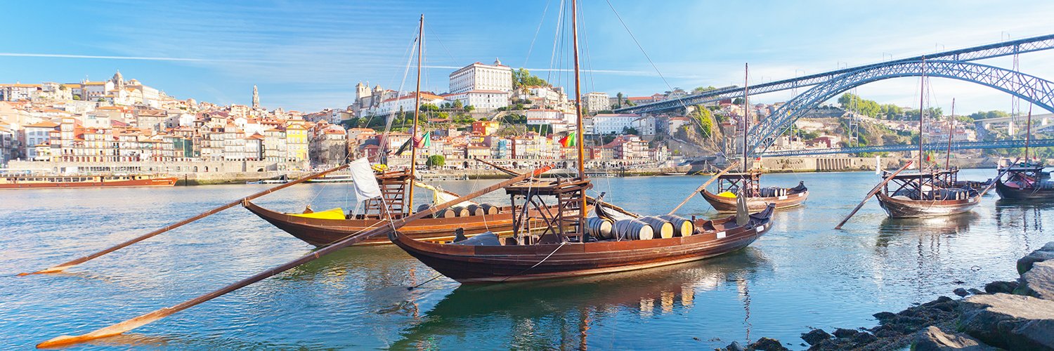 Travel near Porto with cruise, breakfasts and winery visit