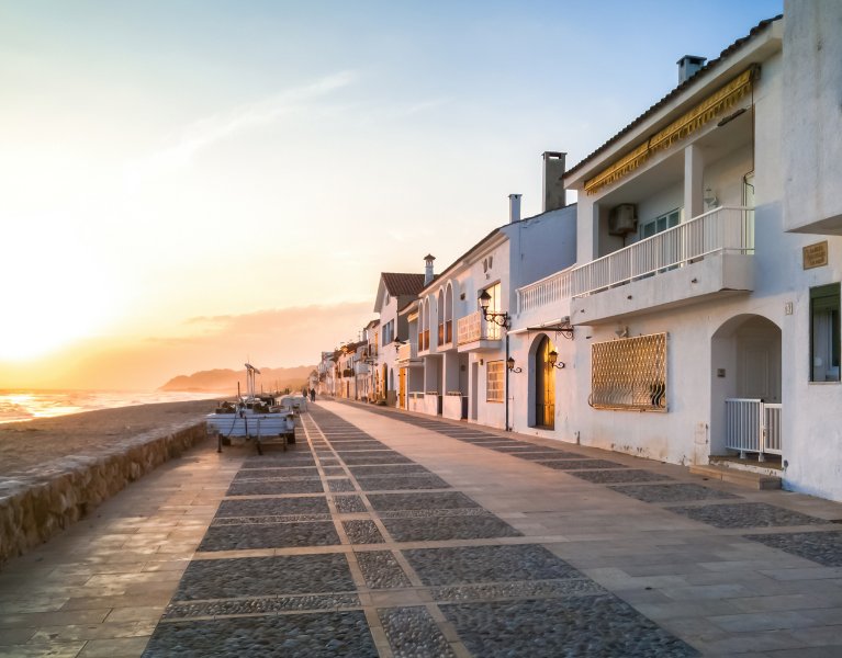 Nature and beach in Altafulla staying in bungalows