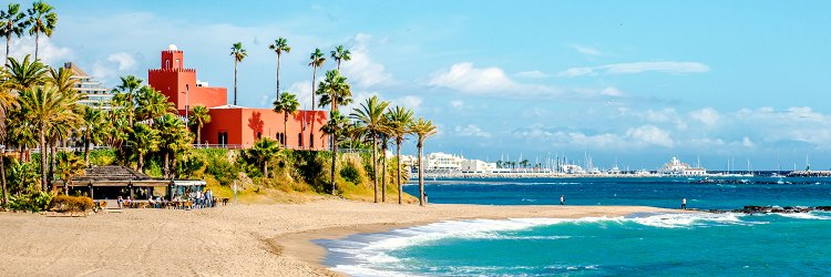 Relaxez-vous à Benalmádena réservée aux adultes : soleil, confort et bonheur côtier