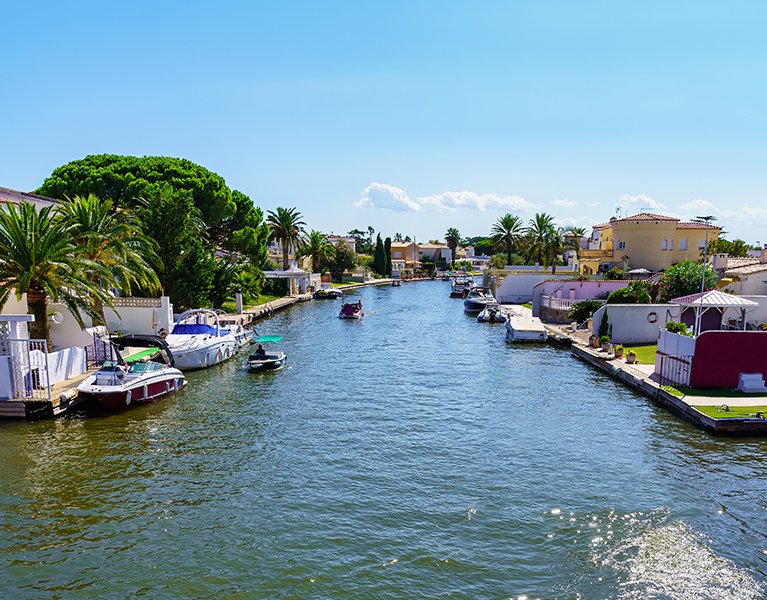 Your apartment with hotel amenities in Empuriabrava