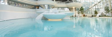 Familienurlaub in Andorra: Caldea & 4* Hotel in der Stadt