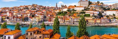 Hotel near Oporto with cruise and winery tour