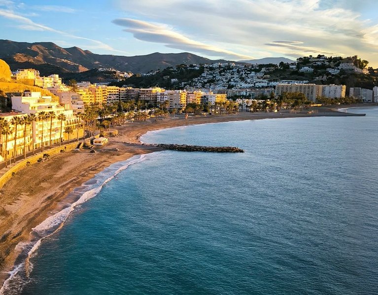 Stay in the heart of Almuñécar, Costa Tropical