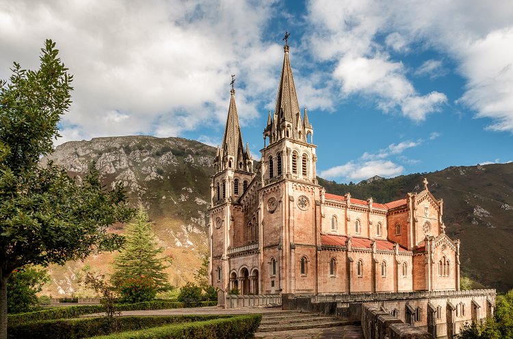 Discover Cangas de Onís in Asturias - Destination