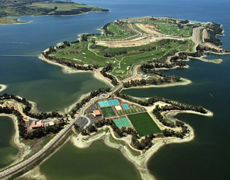 Séjour de luxe sur une île privée dans le réservoir de Valdecañas