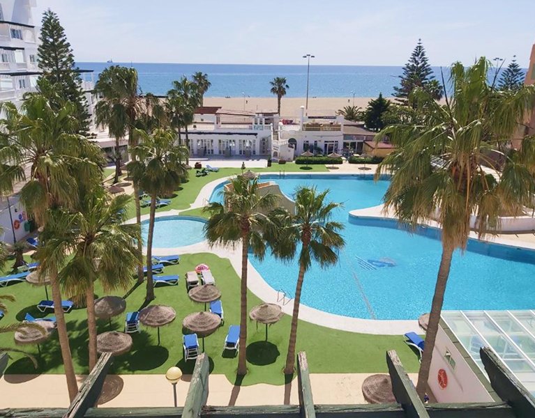 Beachfront family days in Roquetas de Mar with sea views