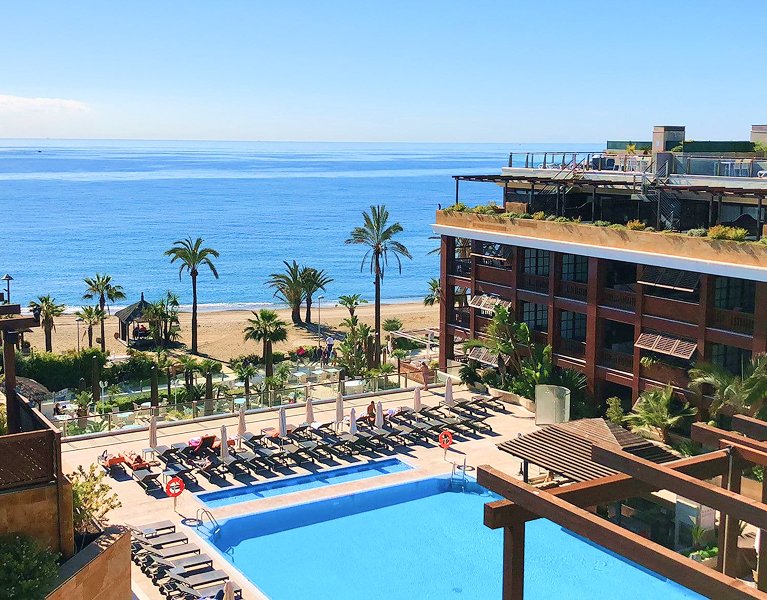 Sun, sea views and pure elegance in Puerto Banús, Marbella