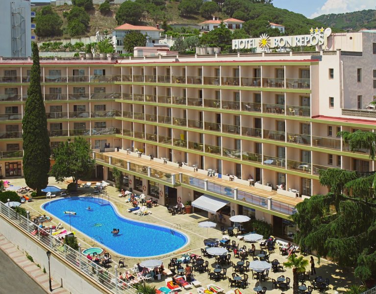 Évadez-vous à Calella et profitez du Maresme, à quelques pas de la plage.