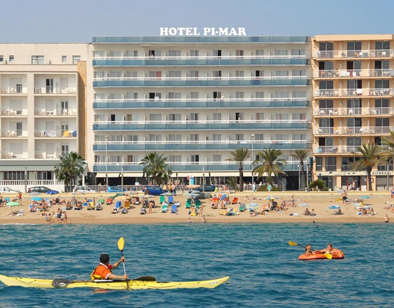 Costa Brava getaway: Blanes 3* hotel by the sea