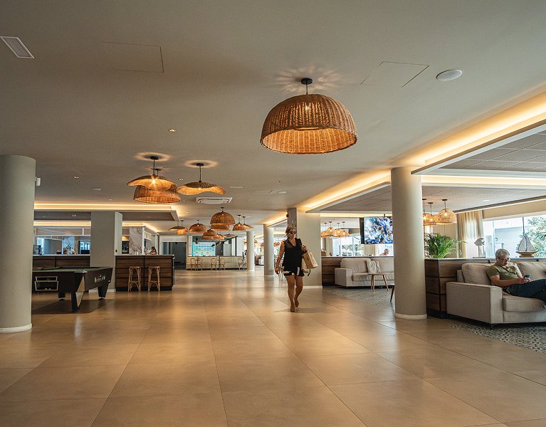 Costa Brava sunshine and old town strolls in beautiful Tossa de Mar