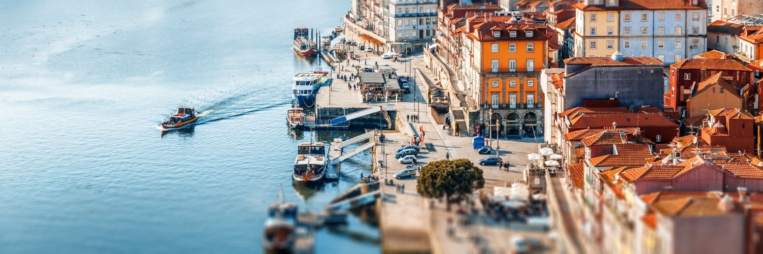 Eine Kostprobe von Porto: Spaziergänge am Flussufer, ikonische Brücken und Weinkultur