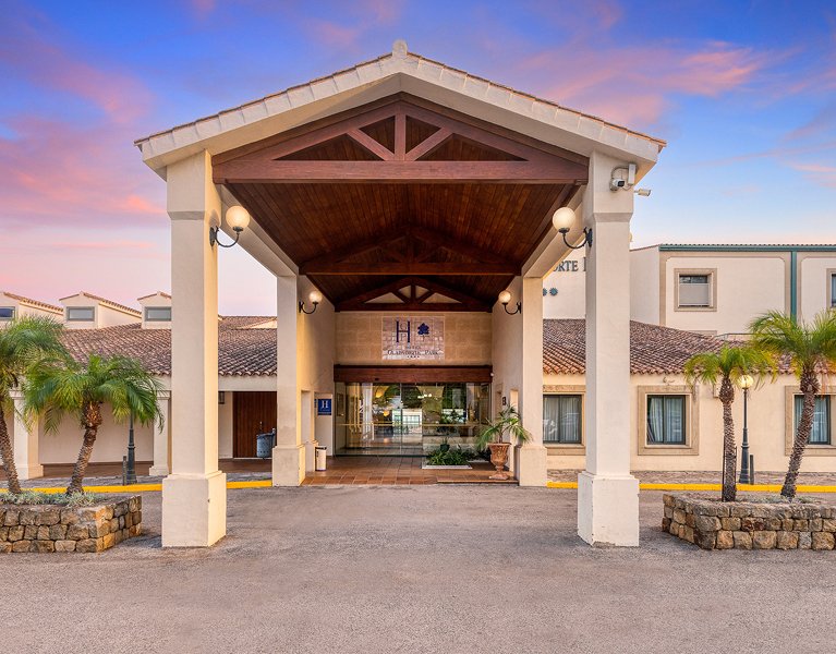 Andalusian charm and spa relaxation near Algeciras