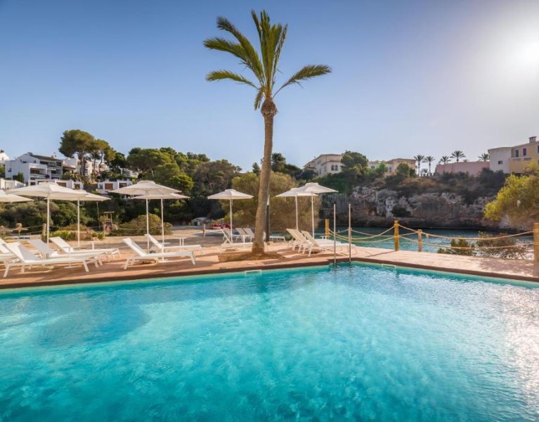 Are you coming to discover Mallorca? Dreamlike coves from your 4* hotel