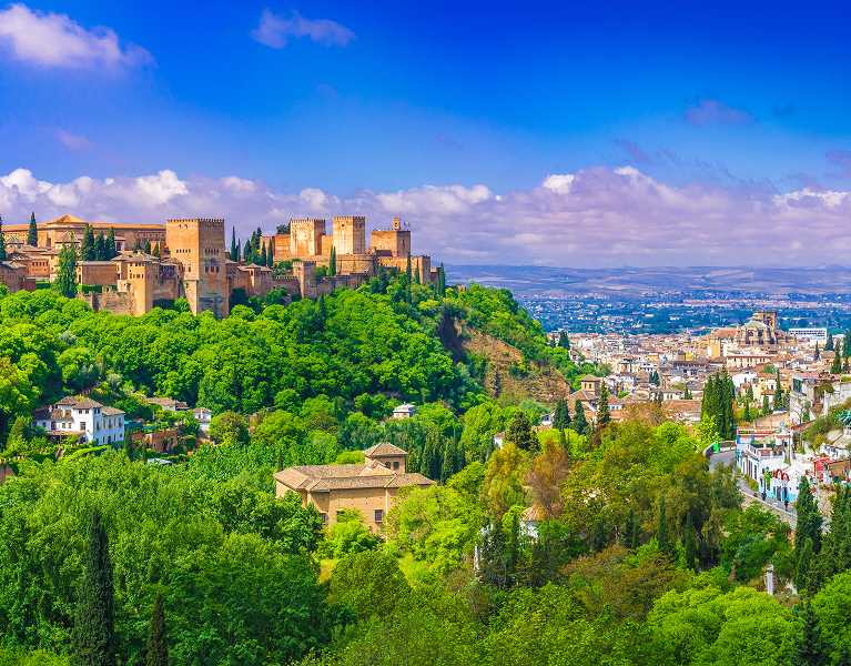 Granada between tapas and Andalusian essence in a 4* hotel
