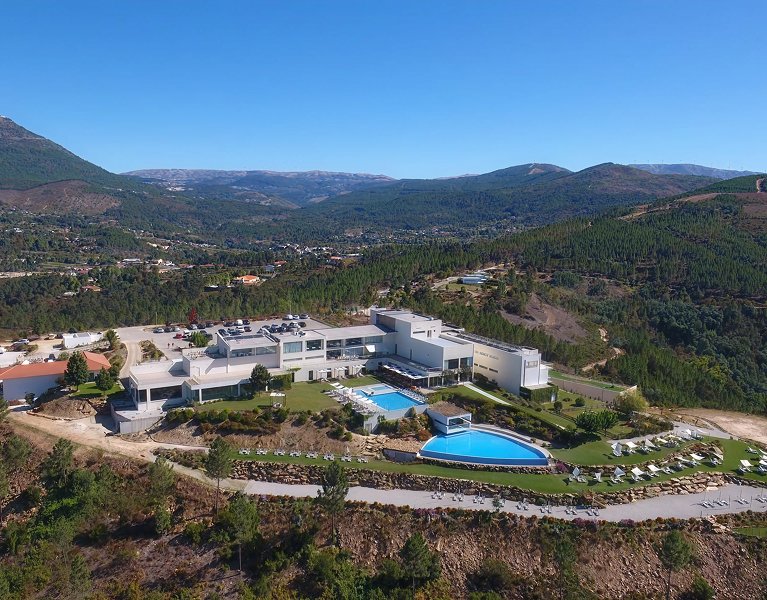 Détendez-vous devant les montagnes de Modim de Basto au Portugal avec spa inclus !