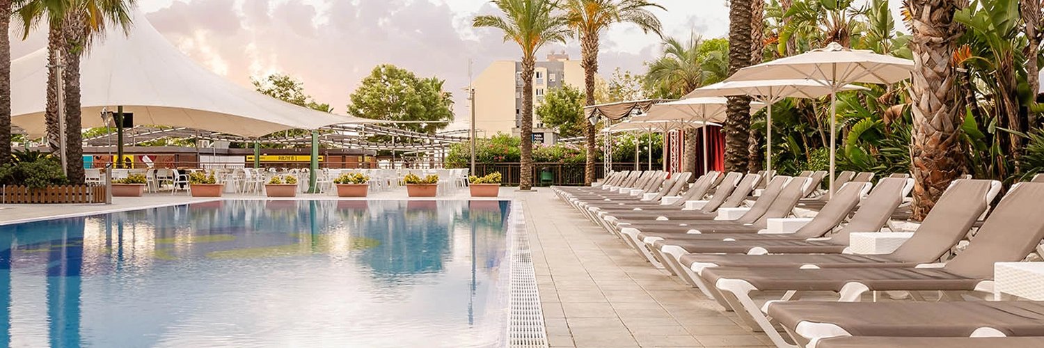 Experience the Maresme coast in a 4* superior hotel: coves, promenades and Mediterranean ambiance