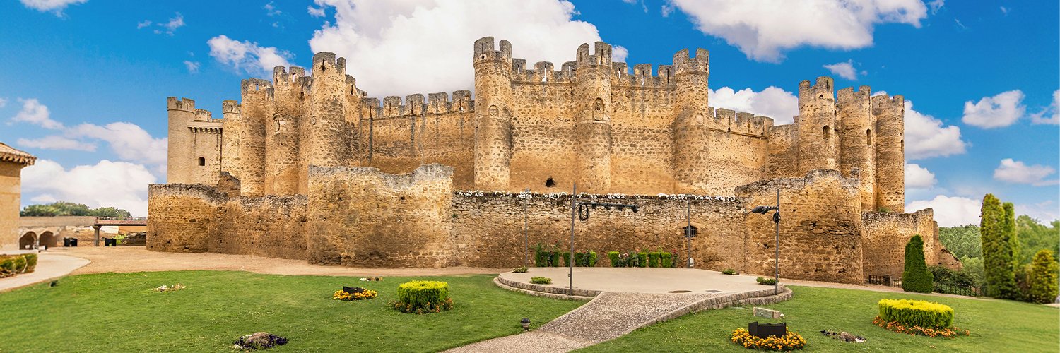 Disconnect in a charming village and stay at a stone's throw from León.