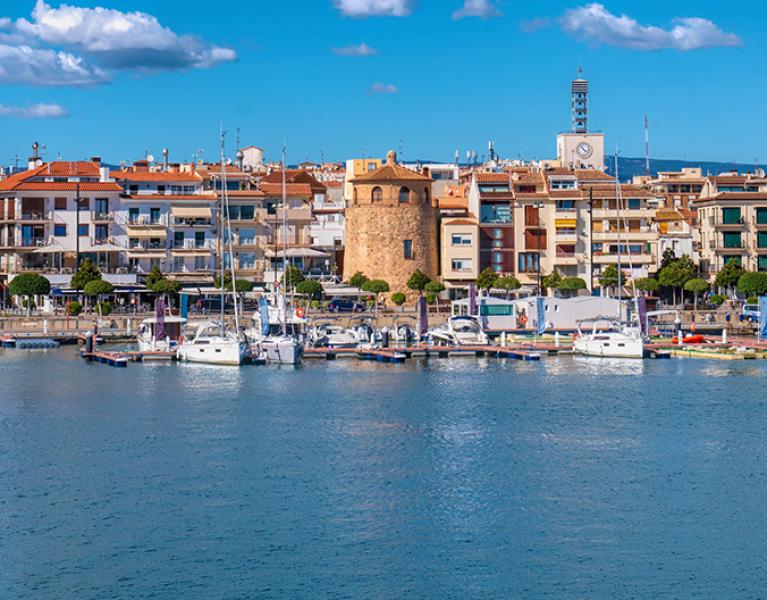 A stone's throw from the sea in Cambrils: unwind in front of the Mediterranean Sea