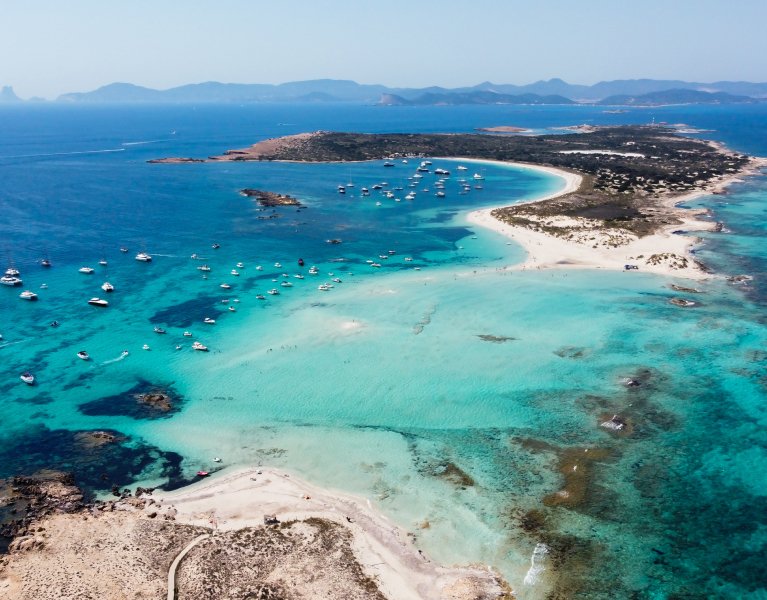 Auf nach Formentera! Tauchen Sie ein in kristallklares Wasser... Fähre inklusive!