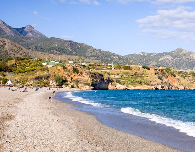 Descubra Nerja, a joia de Málaga, em um hotel 3* com spa