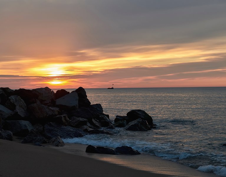 Wake up to the sound of the waves in Malgrat de Mar