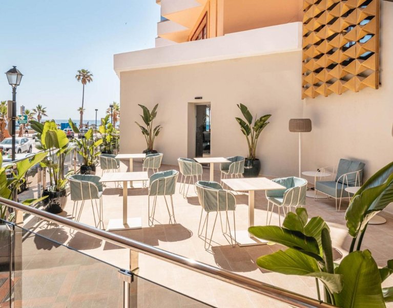 Desligue-se em Fuengirola num hotel de 4* em frente ao mar Adultos recomendados!