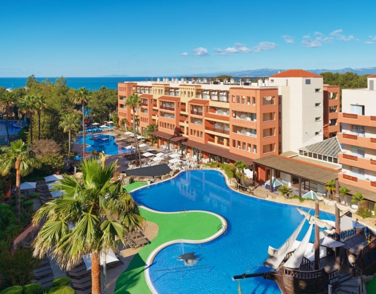 Guaranteed fun in Salou! Luxury holiday in a 4* hotel