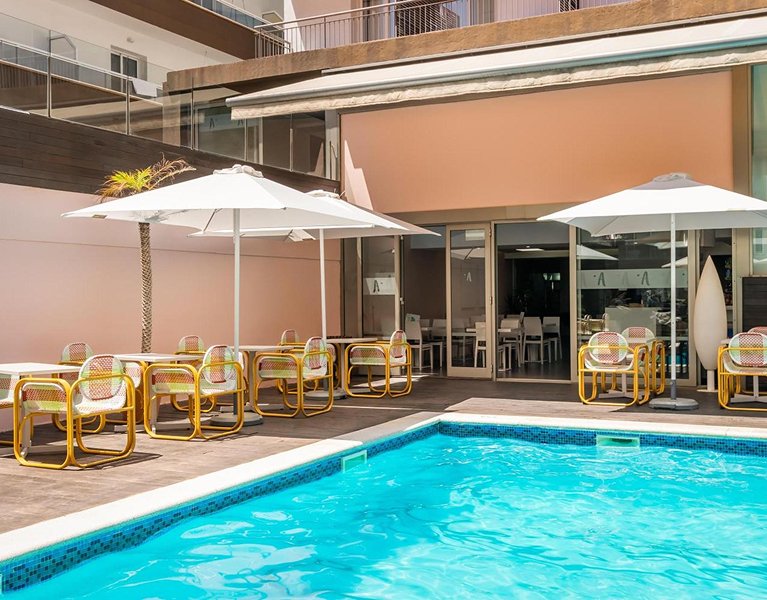 Relaxe neste hotel recomendado para adultos