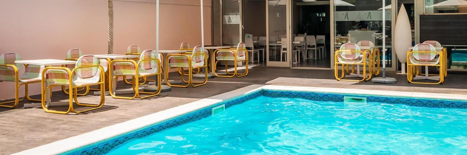 Relaxe neste hotel recomendado para adultos