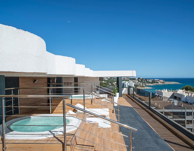 Hotel Adults Recommended com Sky Bar com vista para o mar