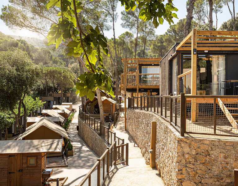 Nature, calme et mer : votre éco-resort sur la Costa Brava