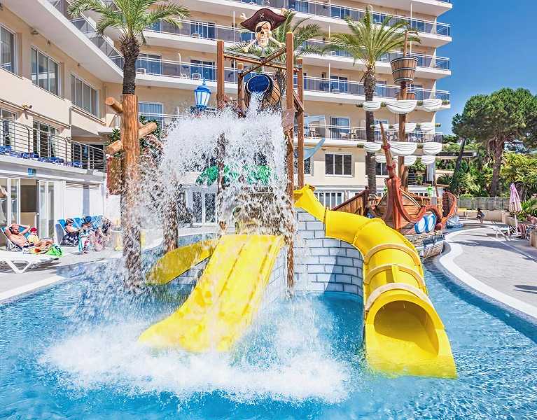 Family holidays! Hotel in Calella with water park