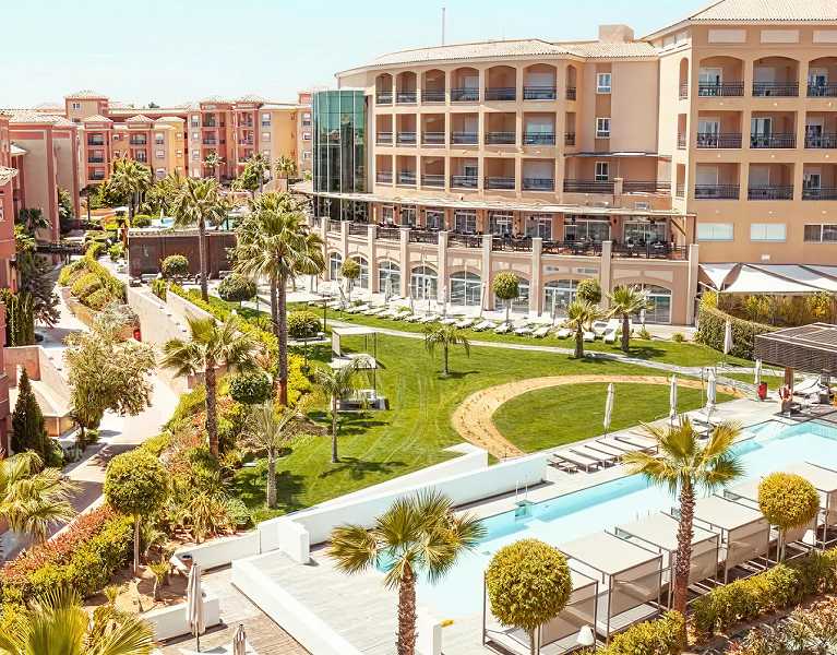 Treat yourself to a relaxing holiday in Islantilla in a 4* spa resort