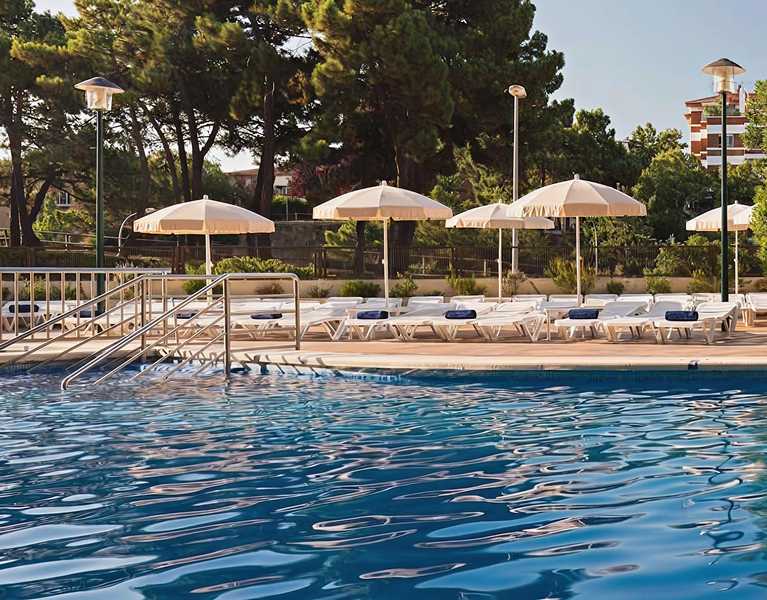 The Costa Brava and a 4* hotel: the summer that you deserve