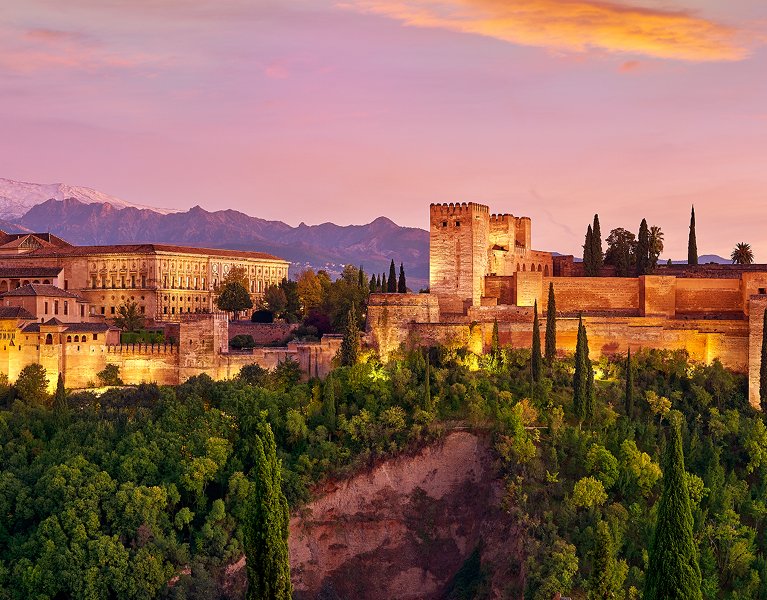 Between the Alhambra and the Albaicin: experience the magic of Granada