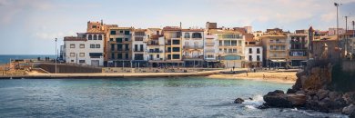 Blanes em frente ao mar!