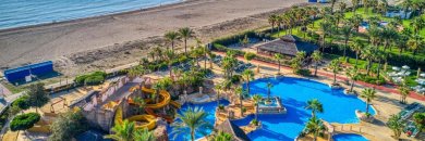 Toboggans in swimming pools, beach and 4* hotel by the beach 2 children FREE!